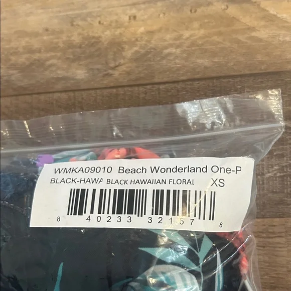 Lost + Wander Beach Wonderland One Piece 🌺 - Picture 11 of 12